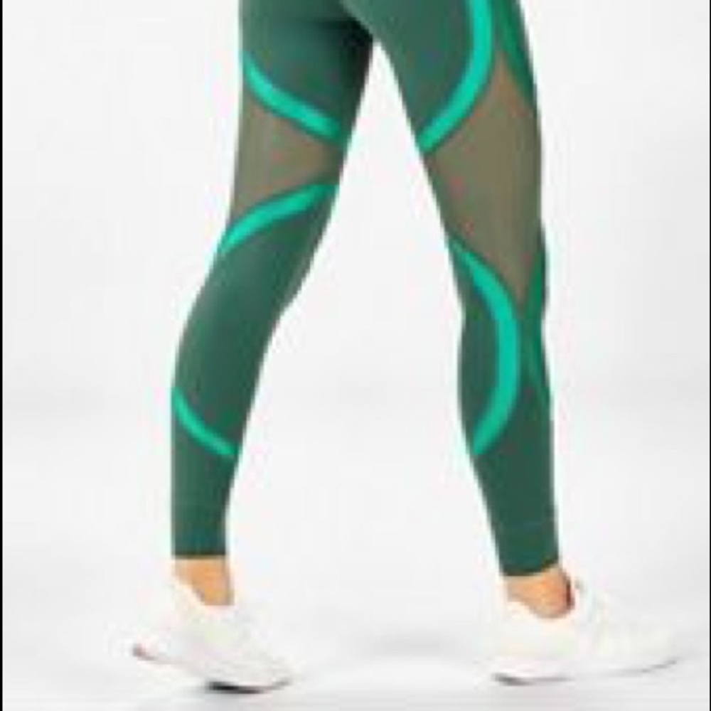 High-Waisted PowerHold® Shine - Picture 3 of 6